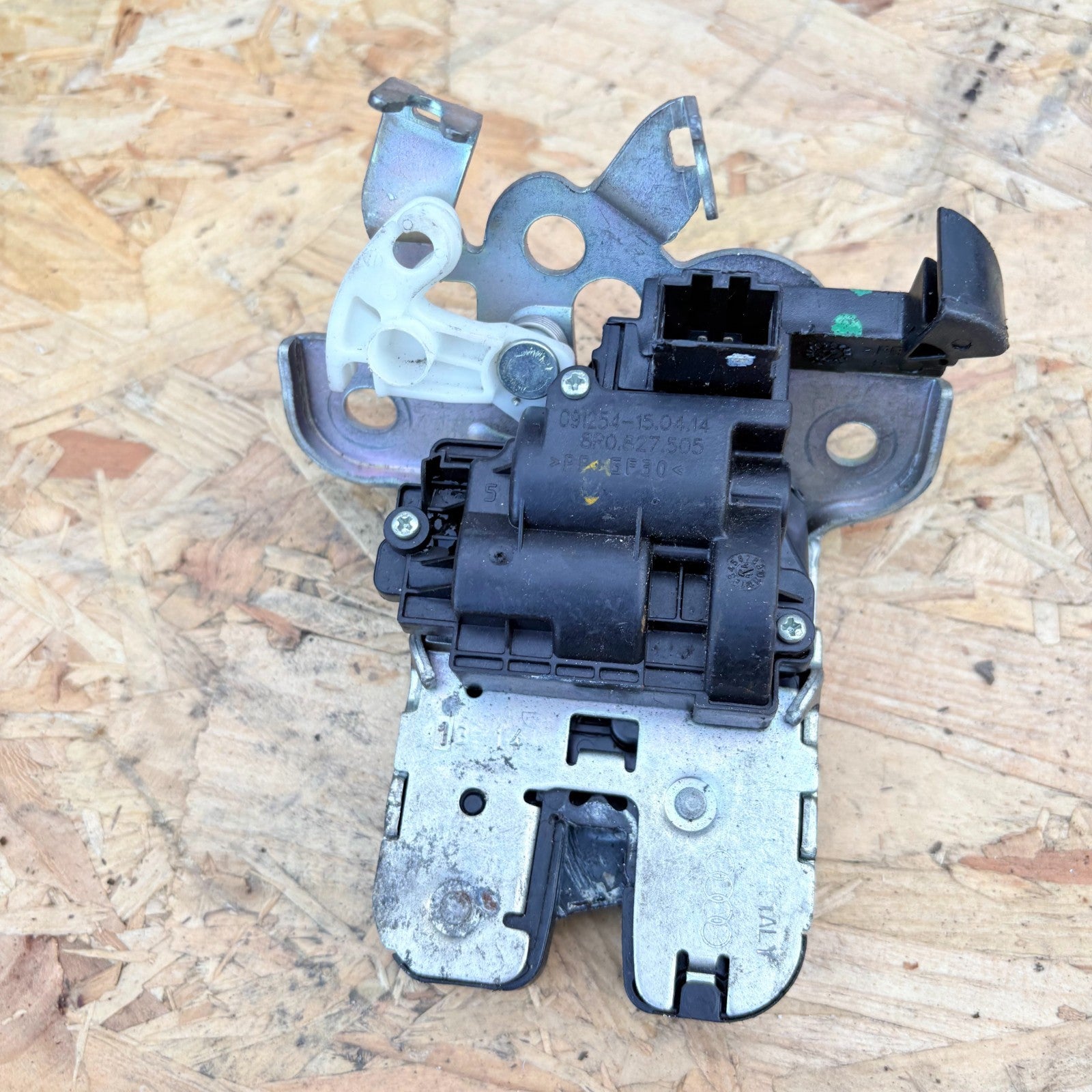 AUDI A1 2014 8X Rear Tailgate Boot Lid Lock 8R0827505