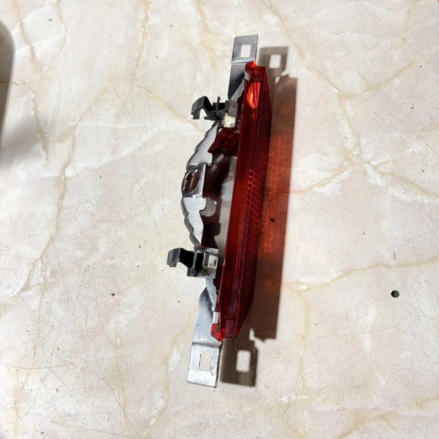 e111675 Auxiliary Brake Light Stop Lamp 12v16w Toyota Corolla DE721334-02 2006