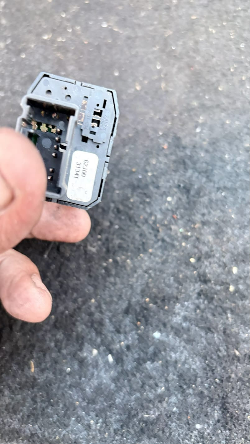 SUZUKI Wing Mirror Switch 62J00 Year Rhd