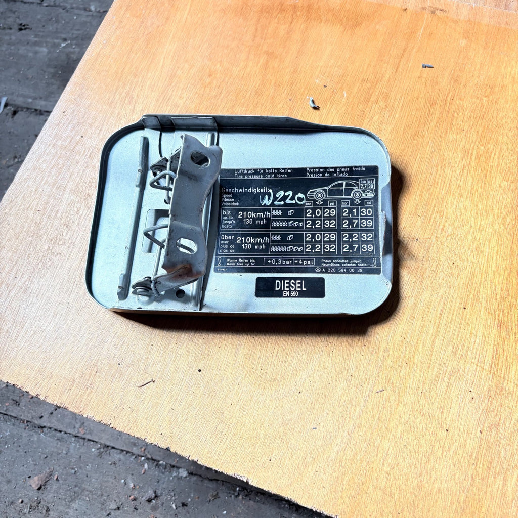 Mercedes W220 S-Class Fuel Door Flap Diesel A2207500006 A2205840039 1998-2005