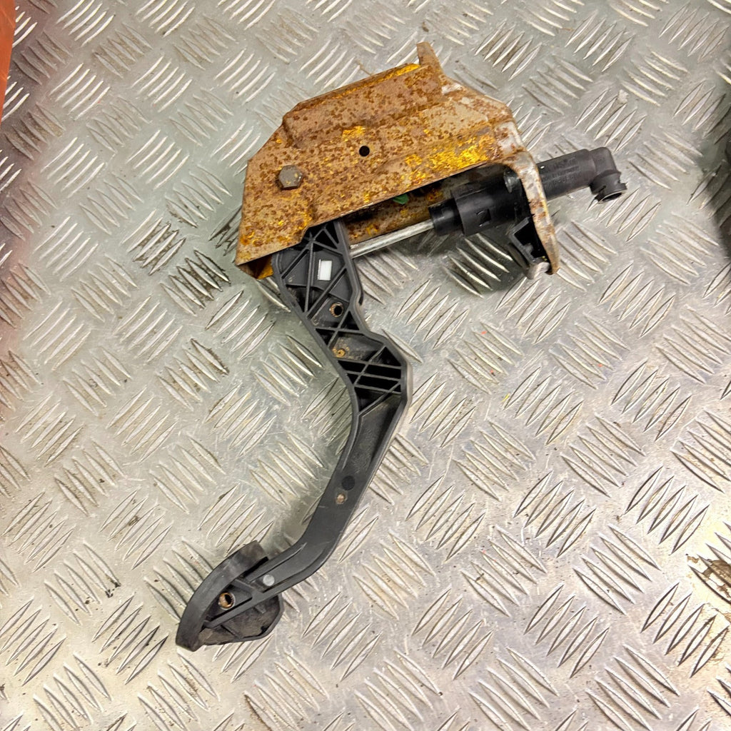 VW FOX Clutch Pedal 6Q2721059AB 2007
