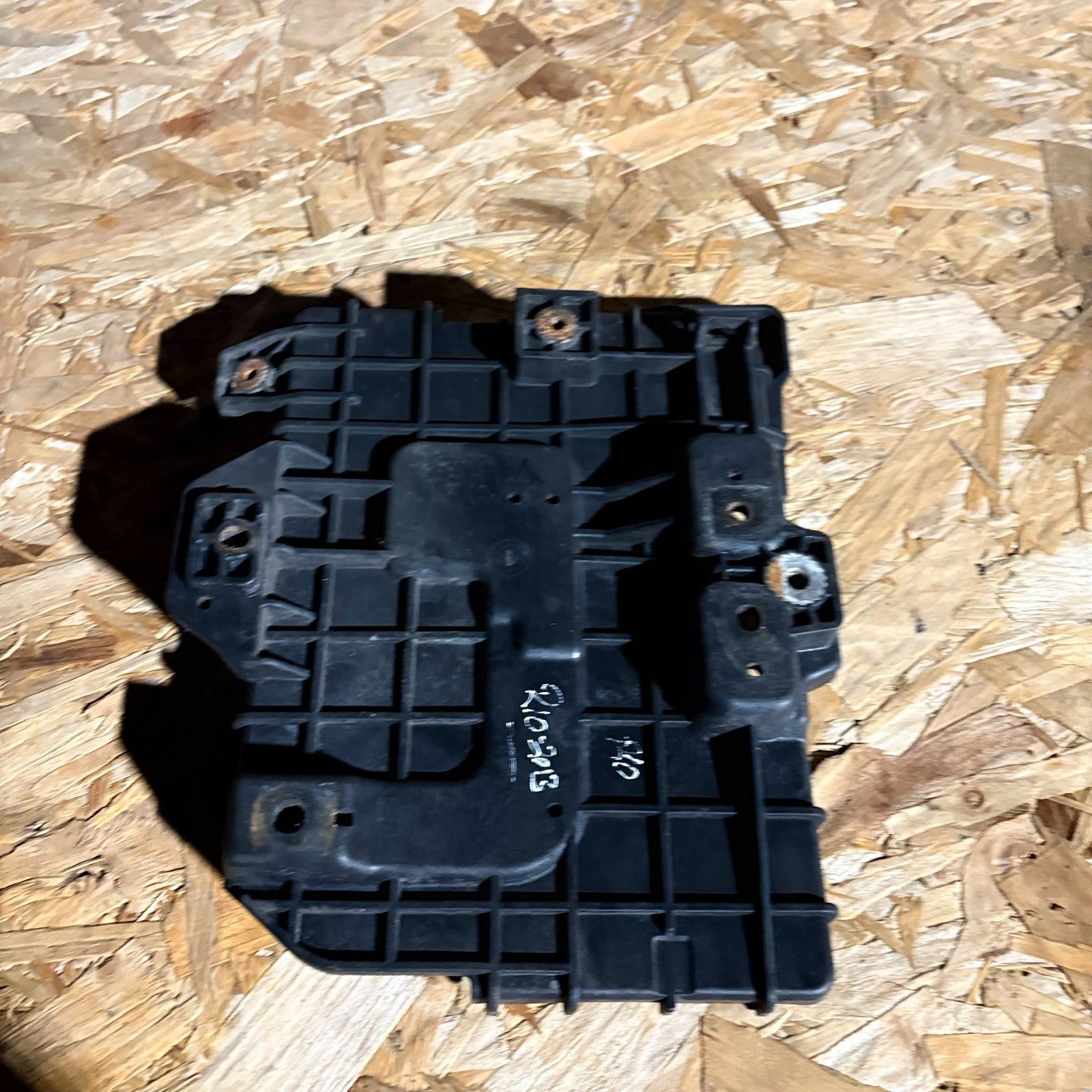 Kia Rio Mk3 UB 2012-2015 Engine Bay Battery Tray Holder 37150-1W000 1.2 Petrol