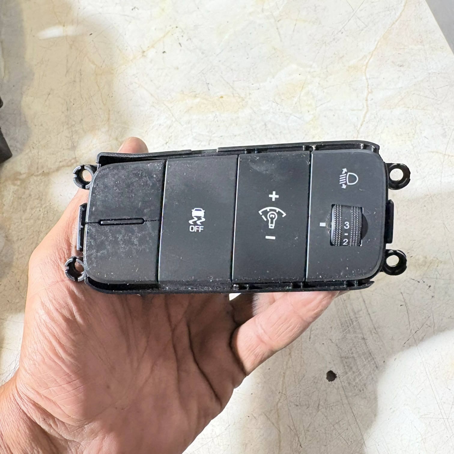 HYUNDAI I10 MK2 2014 HEADLIGHT LEVEL ADJUSTMEN TRACTION CONTROL SWITCH 299131553