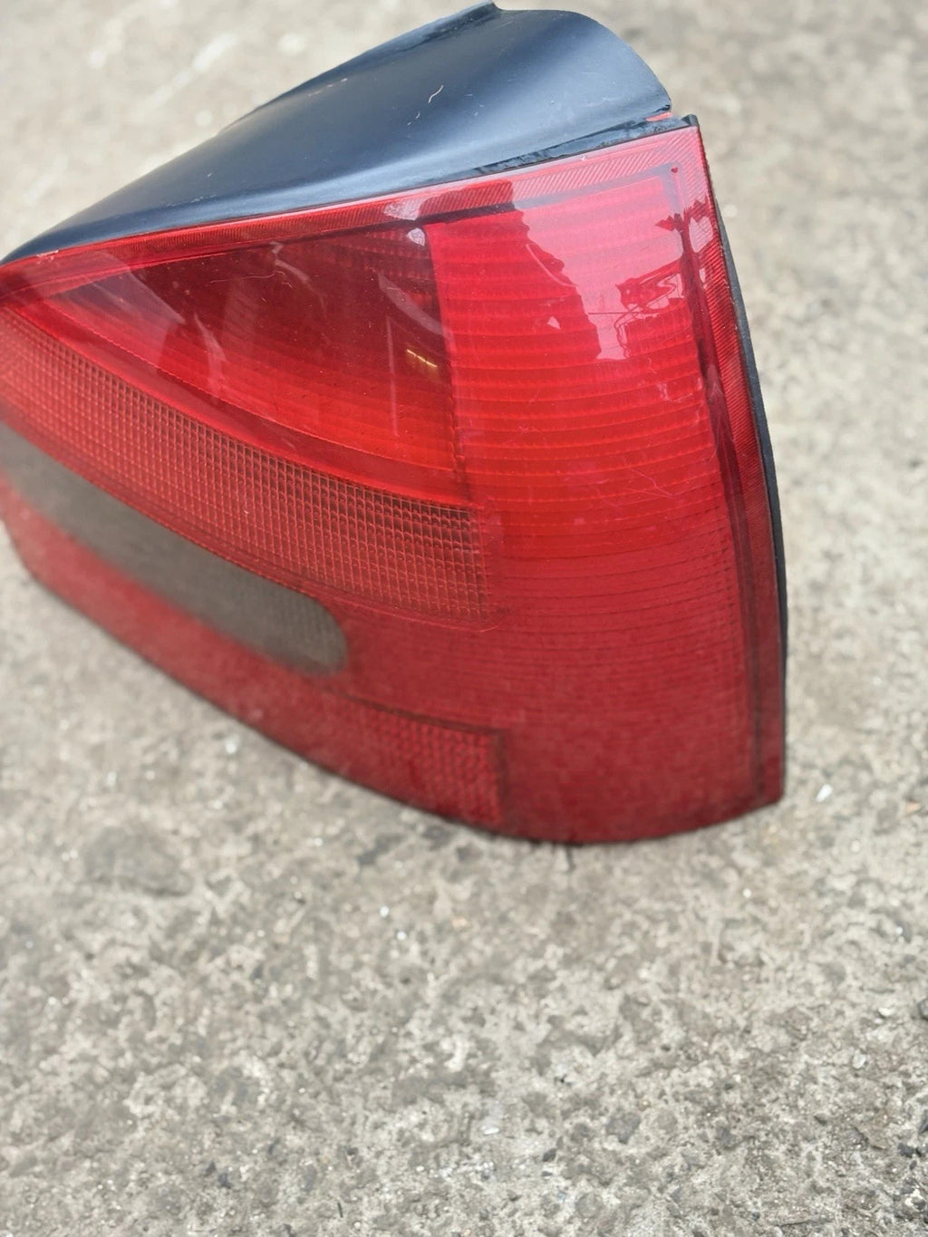 Audi A3 S3 8L 2000 Rear right rear tail light lamp 8L0945096 LDL16734
