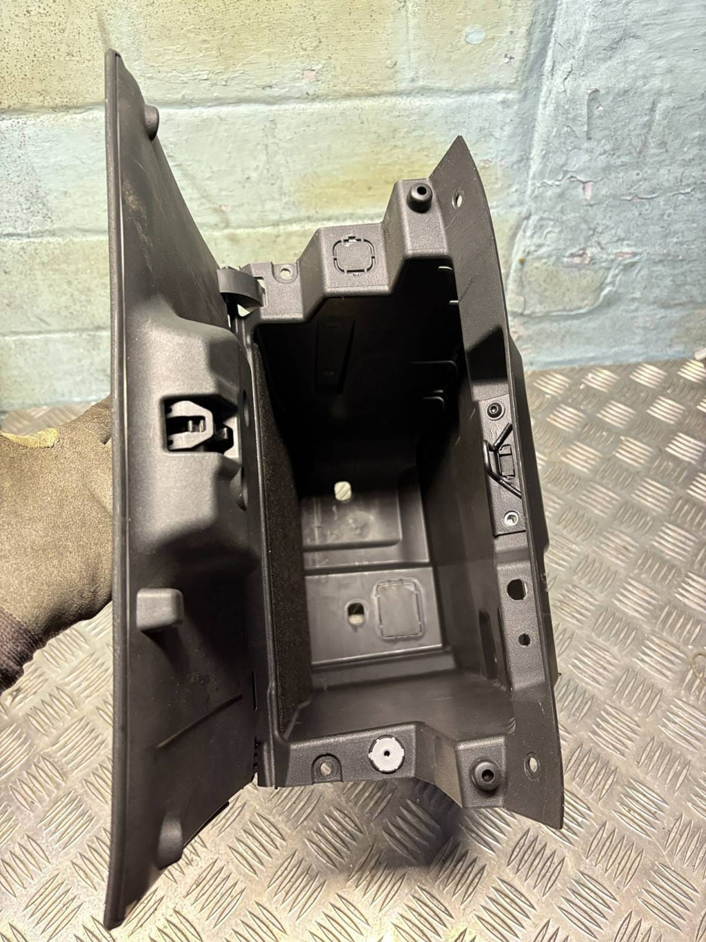 FORD MONDEO MK4 2008 GLOVE BOX (PASSENGER SIDE) 7S71-A06010