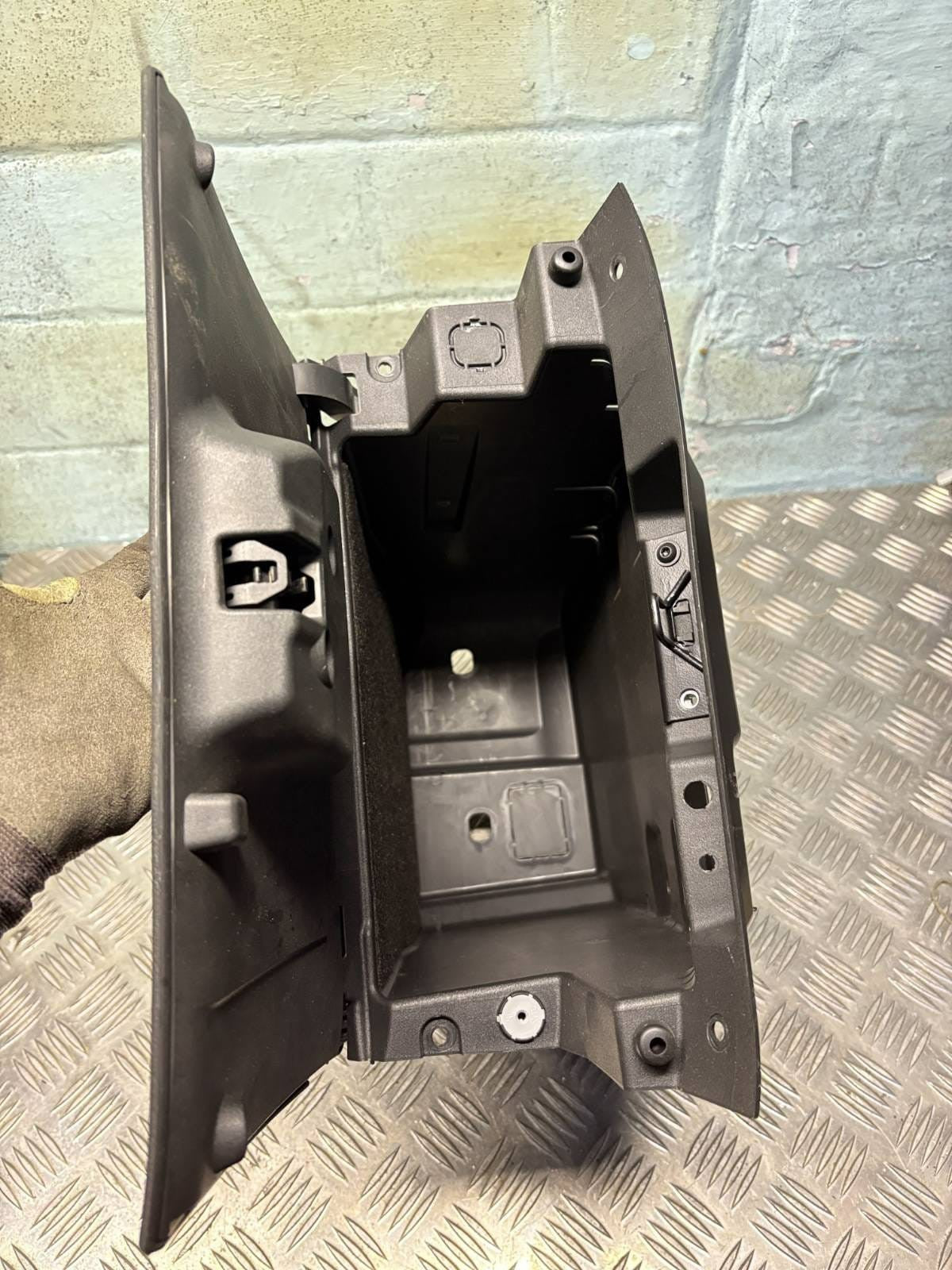FORD MONDEO MK4 2008 GLOVE BOX (PASSENGER SIDE) 7S71-A06010