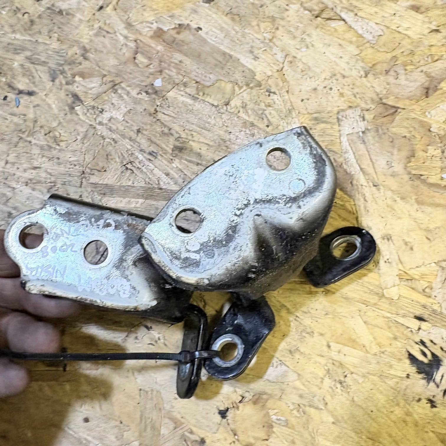 KIA CEED 2008 PASSENGER REAR DOOR HINGE BRONZE NSR 274472940304