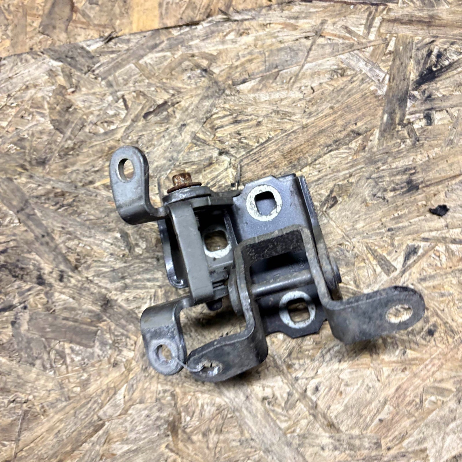 Vauxhall/Opel Insignia 2008-2016 Front Left Door Hinge Pair ES03A046574
