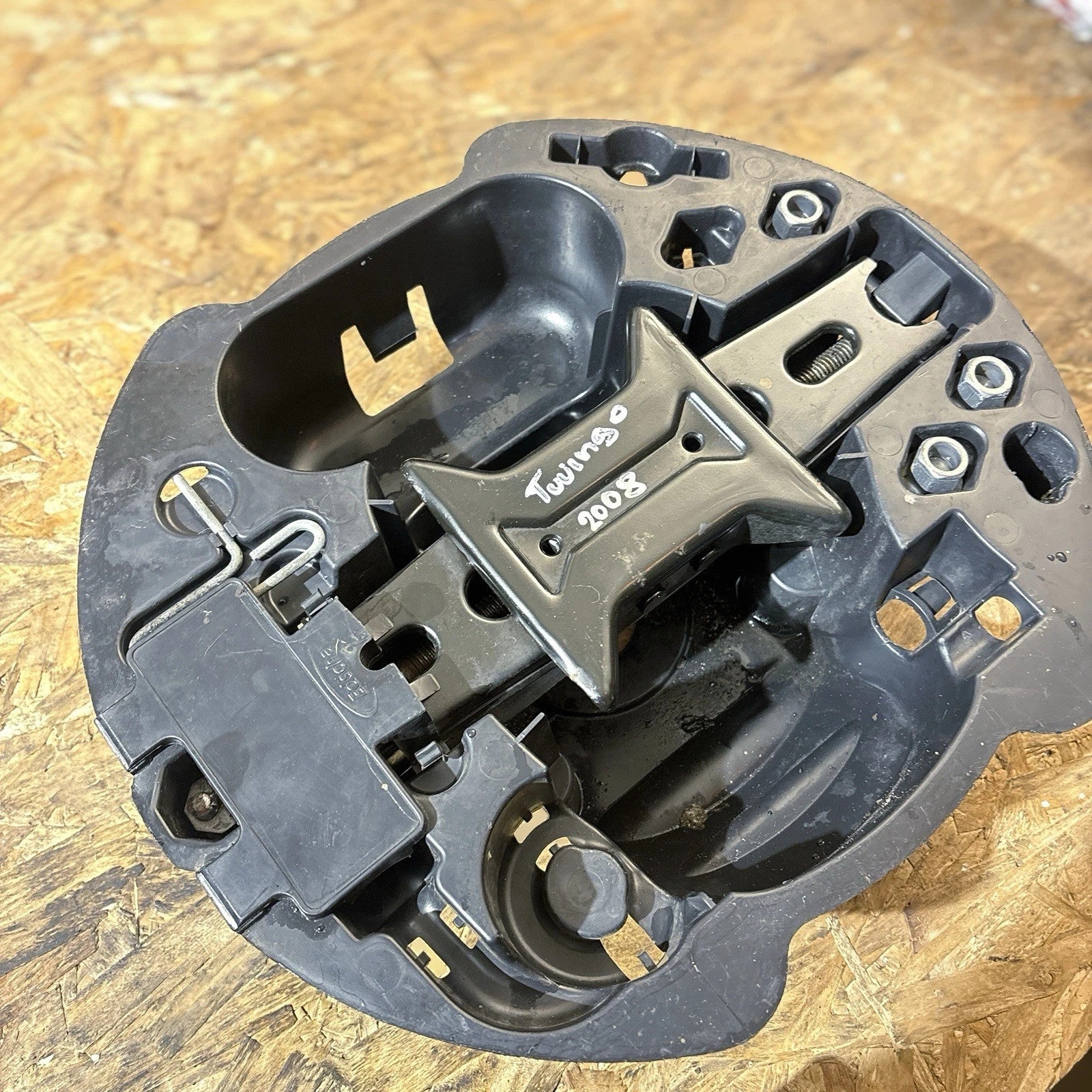 2007-2014 MK2 RENAULT TWINGO VEHICLE JACK BLACK AUDI HOUSING 8200676845B