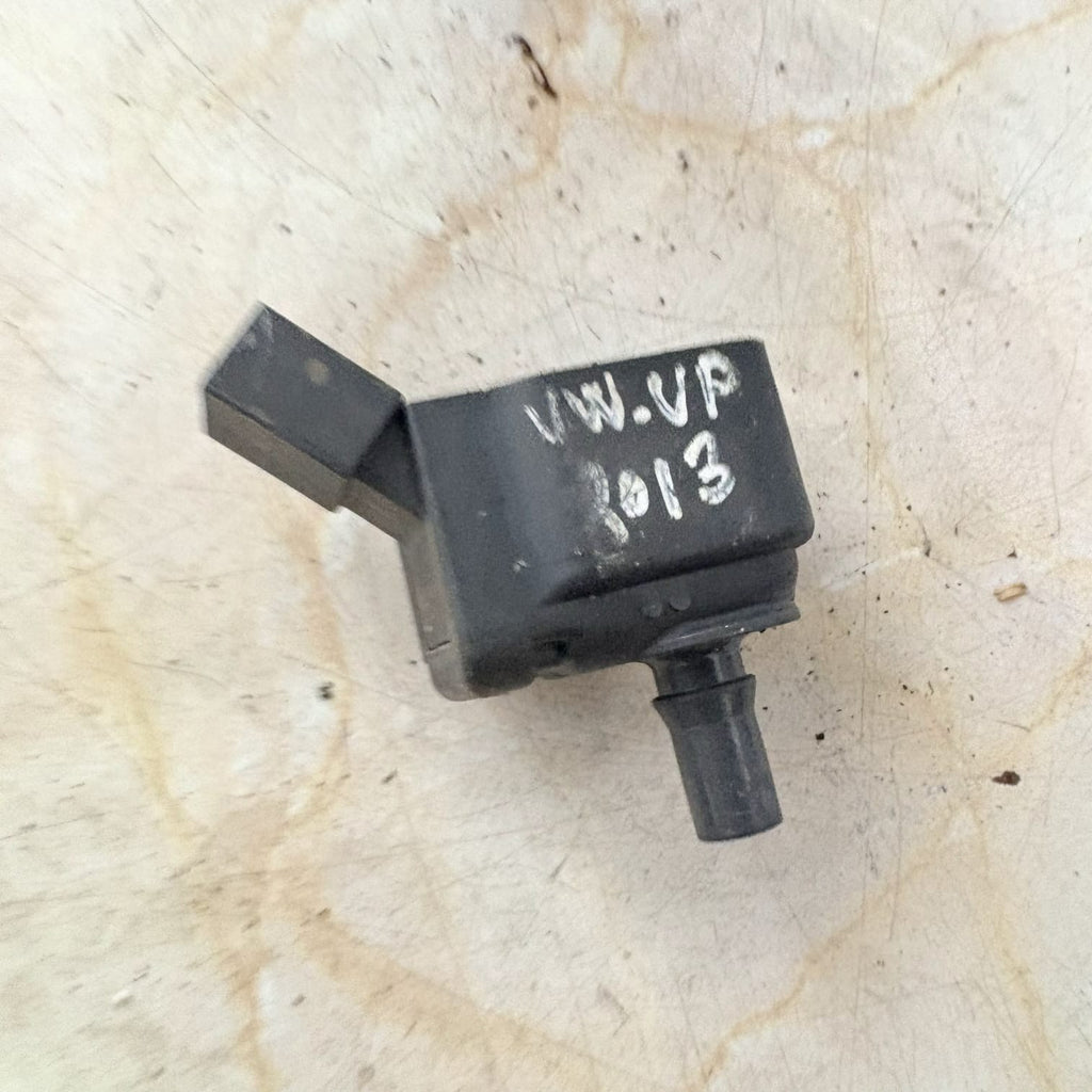 Y4891 VW GOLF VII 2013 High Voltage Ignition Coil 04E905110B