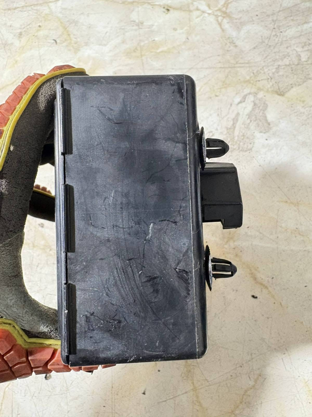 2012 MERCEDES-BENZ C CLASS W204 2.1 CDI DIESEL FUSE RELAY BOX A1695450046