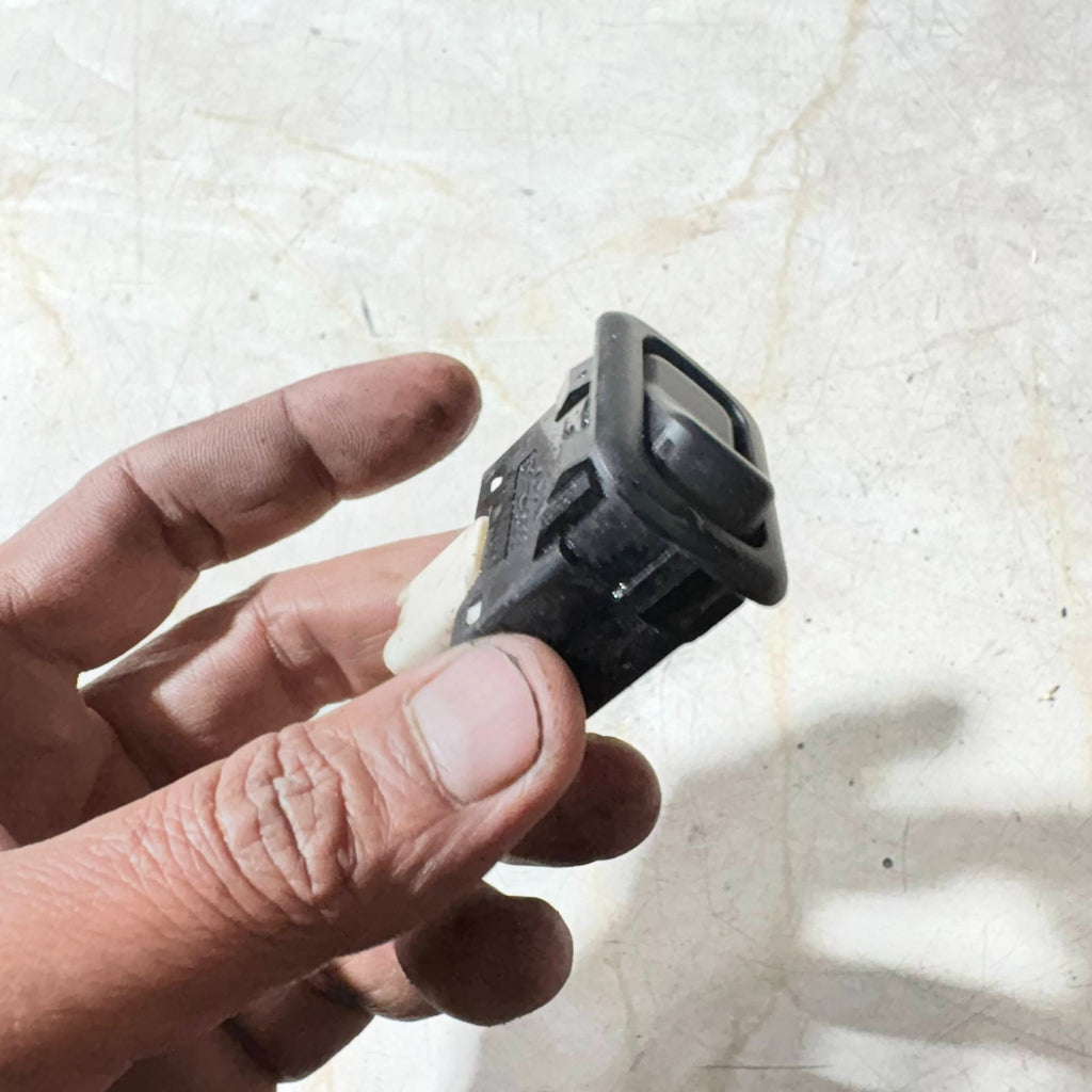 Diahatsu 2006 Fog Light Switch