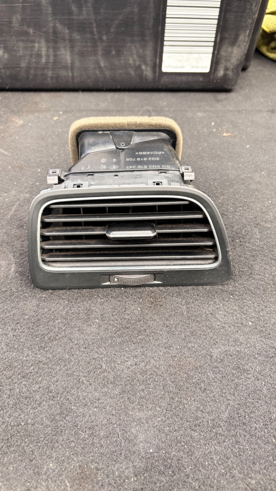 VOLKSWAGEN GOLF 2012-2019 DASH AIR VENT PASSENGER FRONT LEFT SIDE 5G2819247B