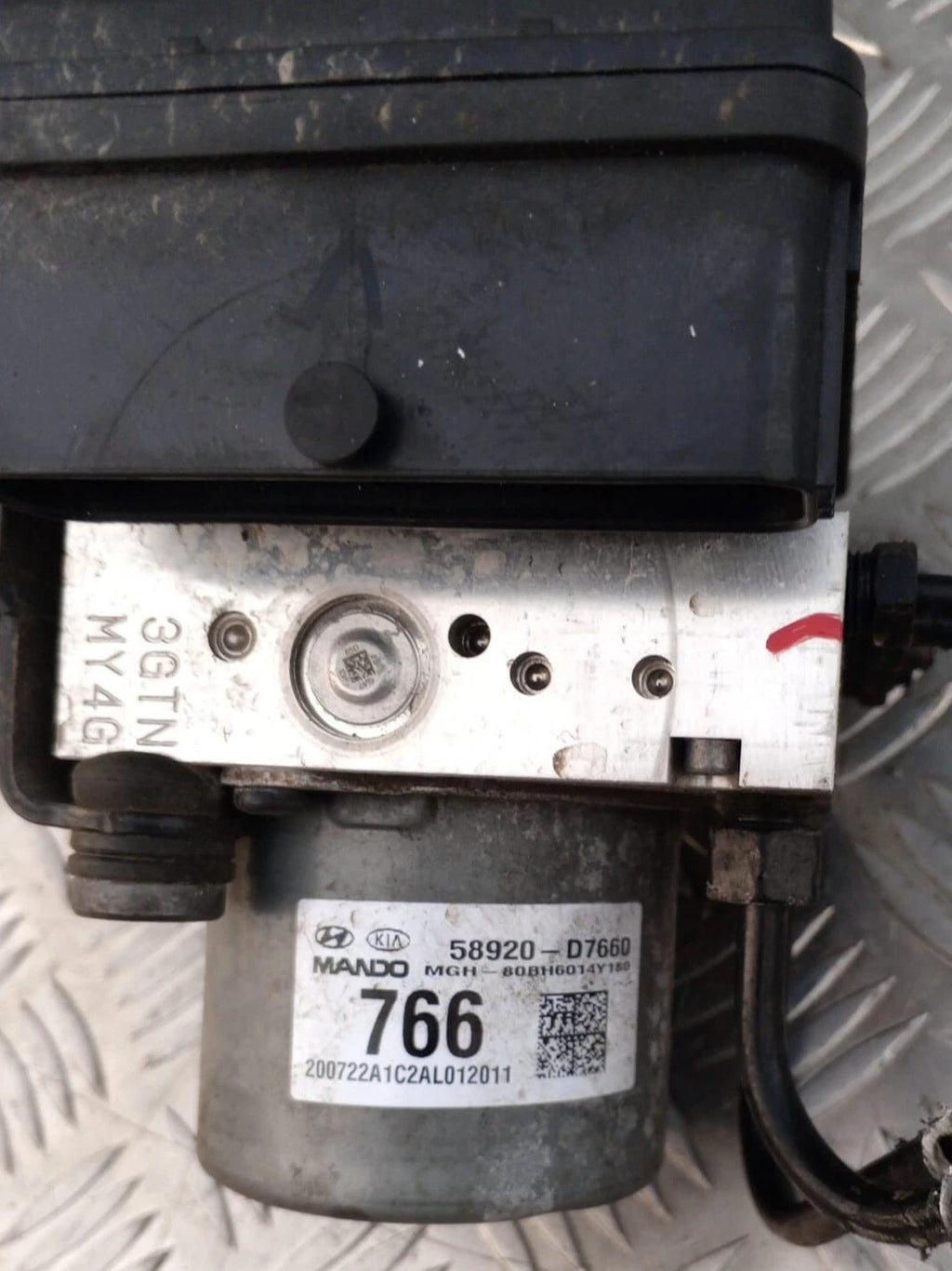 HYUNDAI TUCSON MK3 1.6 DIESEL ABS PUMP CONTROLLER MODULATOR 2020 58920-D7660