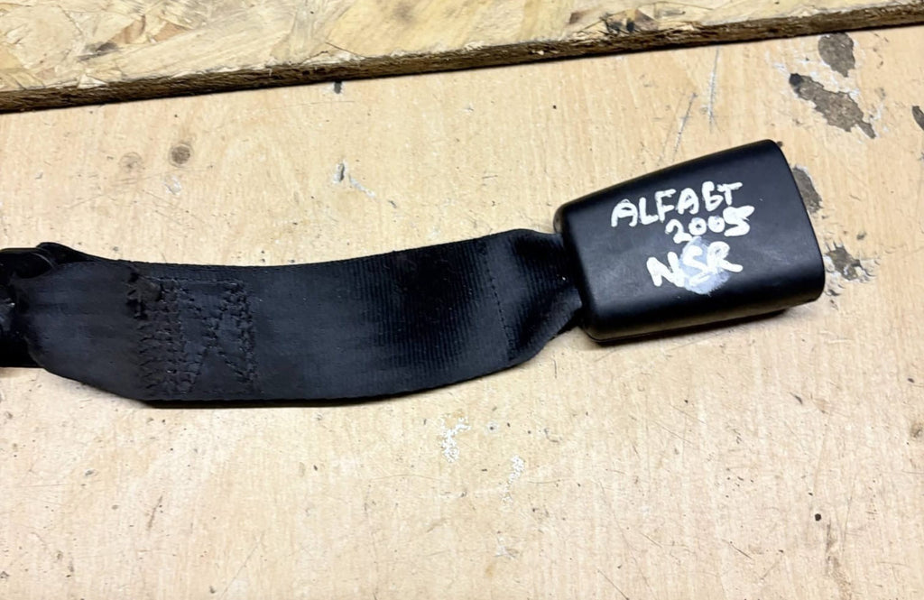 Alfa Romeo GT 937 & 156 Rear Left Passenger Seat Belt Lock 10447290