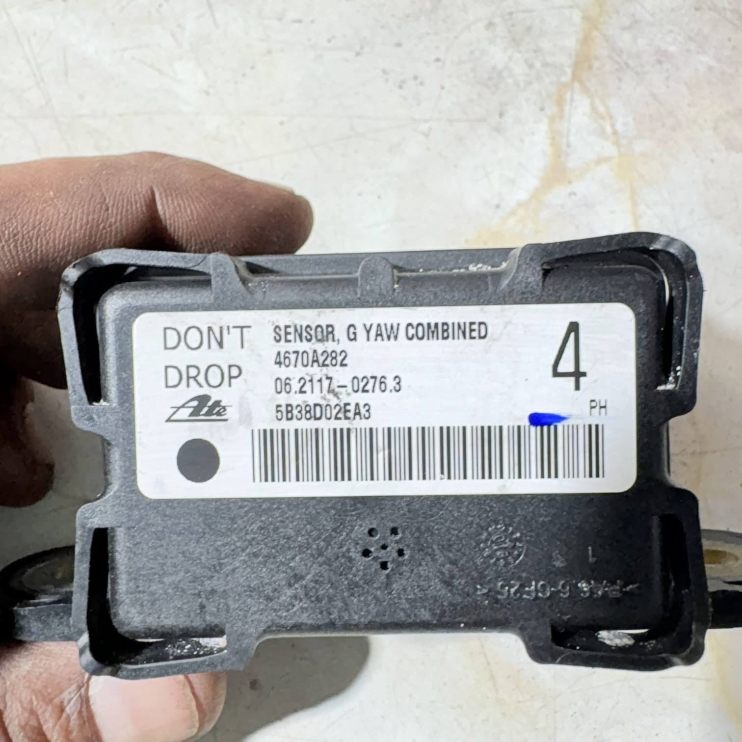 MITSUBISHI LANCER OUTLANDER-G YAW RATE SENSOR 4670A282-2009
