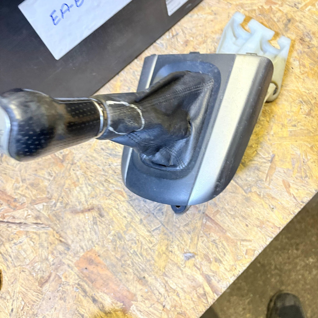 Toyota RAV4 XA20 2003-2005 RHD 5 Speed Manual Gear Lever Shifter + Trim