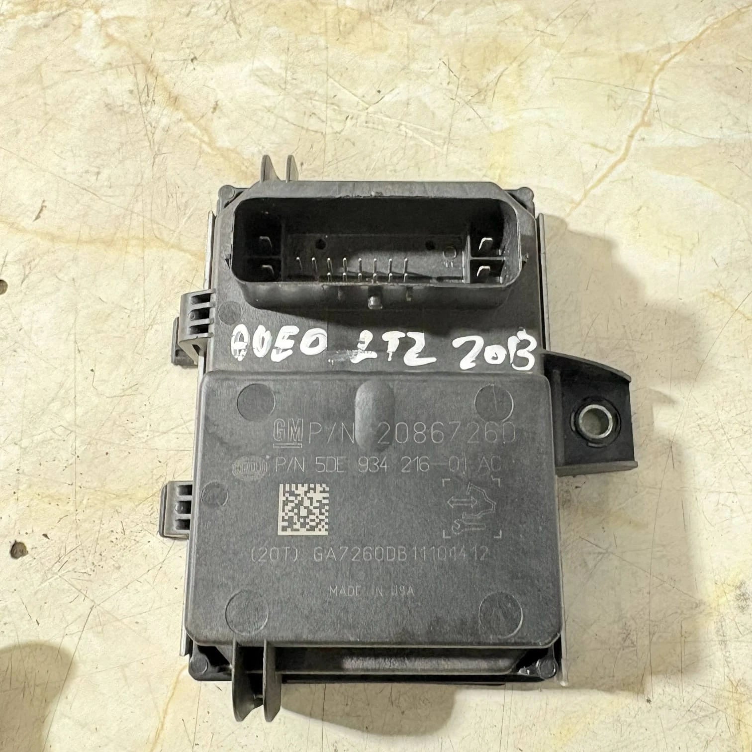 Opel Astra J 2013 Fuel injection pump control unit module 20867260 OSA2528